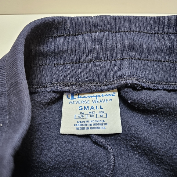 👍Champion navy blue knit sweat shorts in size S US - Picture 4 of 7